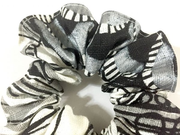 画像3: シルバーメタリックなマイロのシュシュ (3)