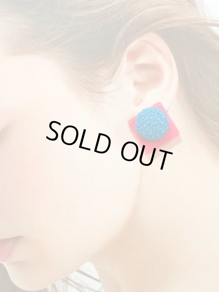 画像2: ツイードとアクリルの耳飾り　スクエアネオンピンク×ターコイズ（イヤリング・ピアス可） (2)