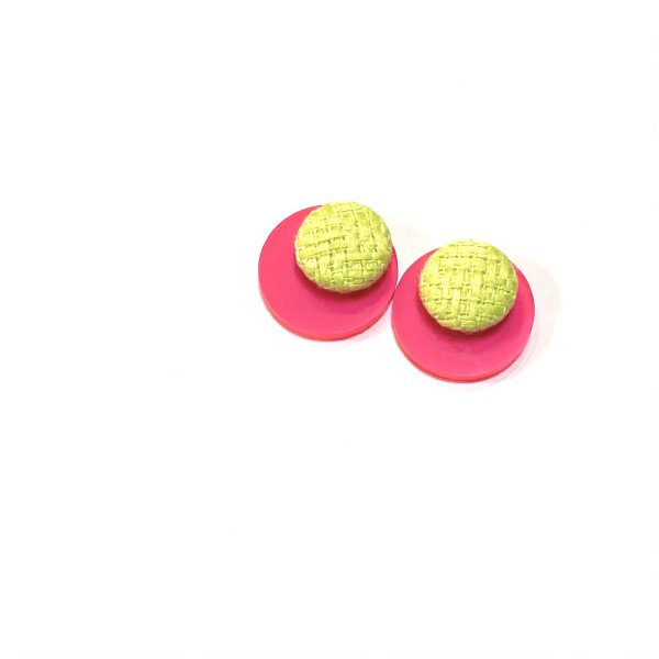 画像4: ツイードとアクリルの耳飾り　ネオンピンク×イエロー（イヤリング・ピアス可） (4)