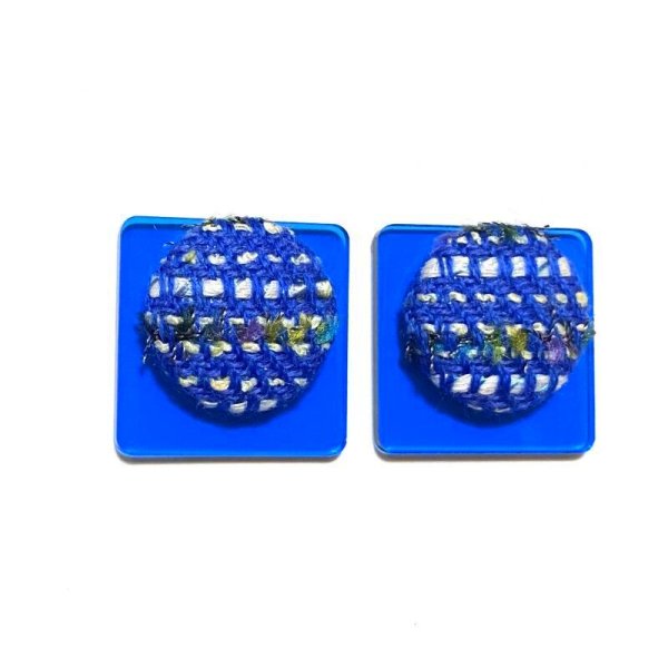 画像4: ツイードとアクリルの耳飾り　スクエアブルー×ラメブルー（イヤリング・ピアス可） (4)