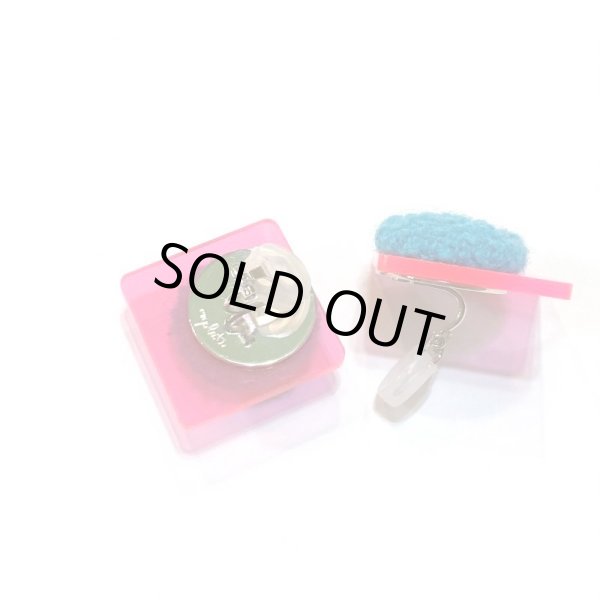 画像5: ツイードとアクリルの耳飾り　スクエアネオンピンク×ターコイズ（イヤリング・ピアス可） (5)