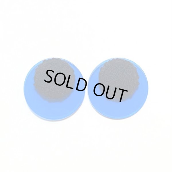 画像4: ツイードとアクリルの耳飾り　クリアブルー×ネイビー（イヤリング・ピアス可） (4)