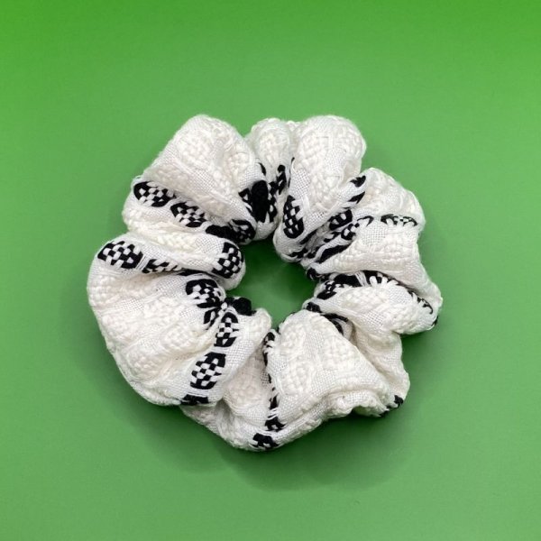 画像3: 白いチェックのシュシュ (3)